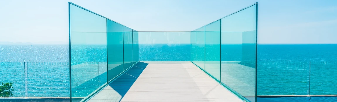 Customized Glass Pool Fence Repair Services in Four Corners, FL